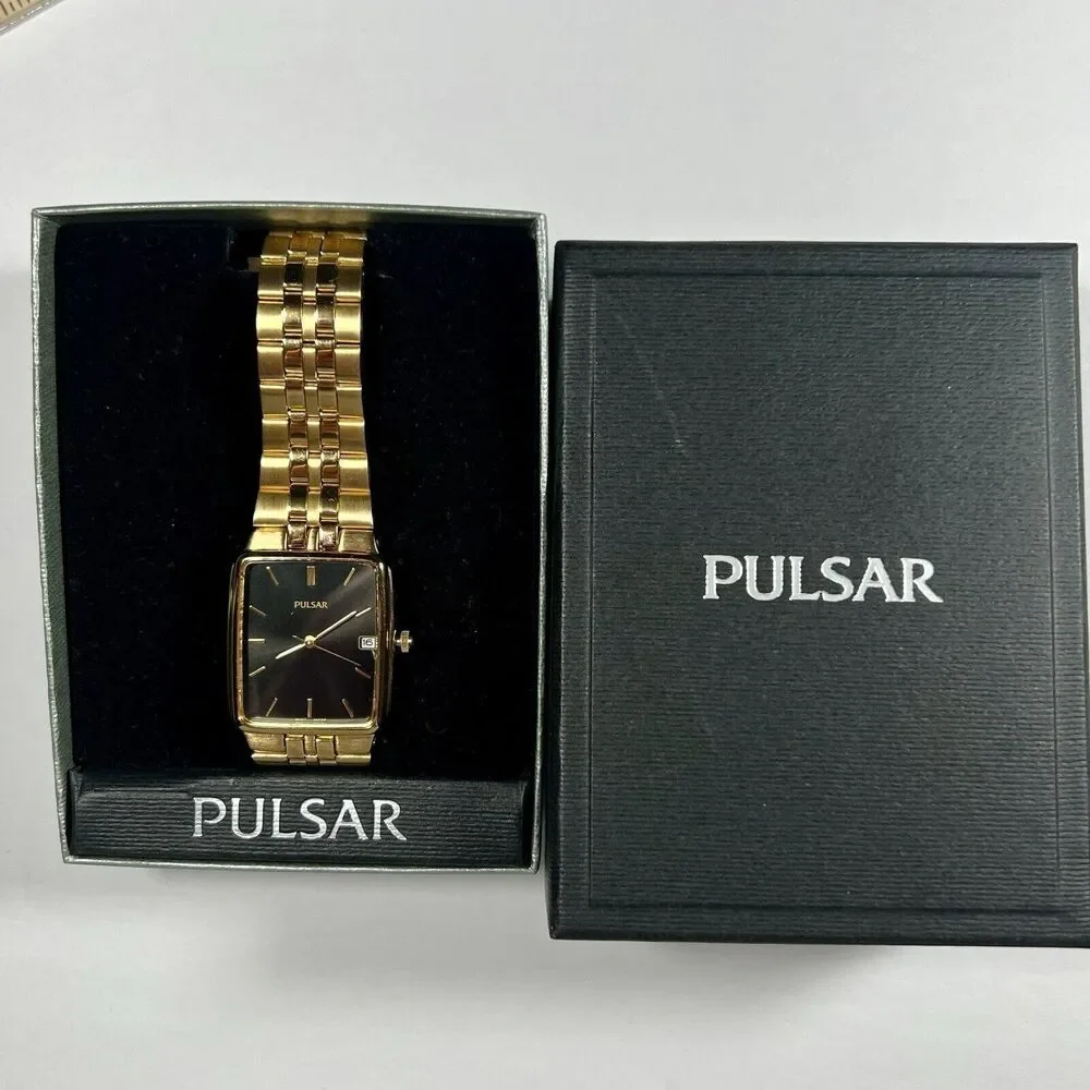 Men's Pulsar rectangular Watch Quartz. Mov't Japan VX32-X154 Gold Black date